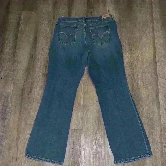 515 Levi’s Flair Woman’s Jeans - Picture 4 of 7